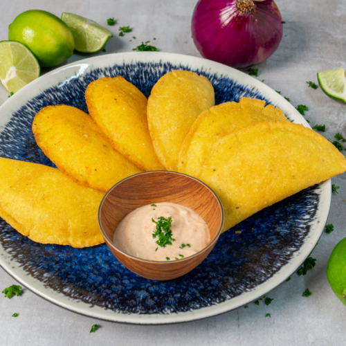 Empanada de Maíz relleno de Carne desmechada con papa 40g