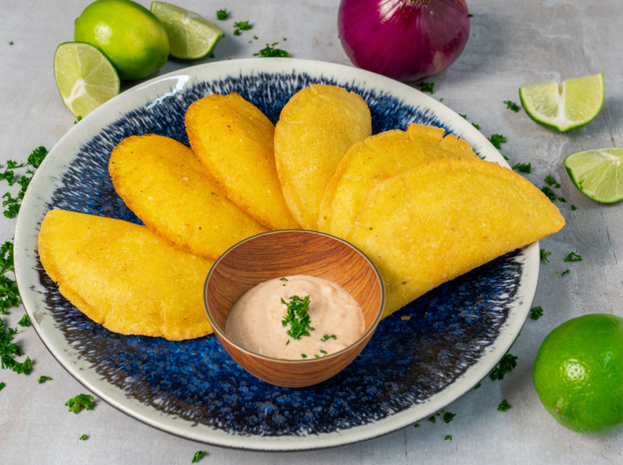 Empanada de Maíz relleno de Carne desmechada con papa 40g