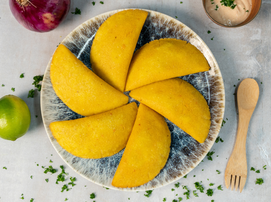 Empanada de Maíz relleno de Papa con Carne