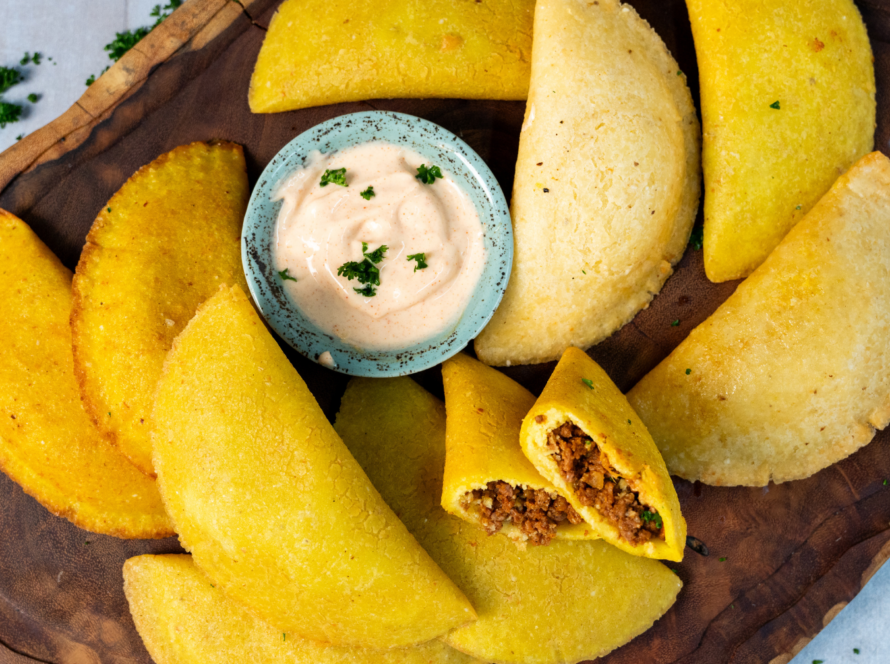 Bandeja Empanada Maíz mini rellena CARNE x 12 - Congeladas