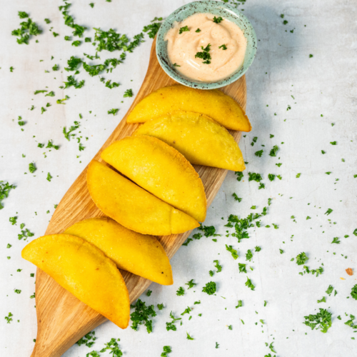 Bandeja Empanada Maíz mini rellena POLLO x 12 - Congeladas