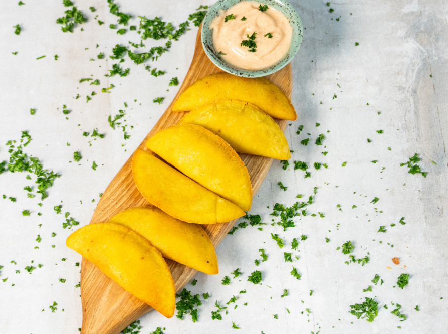Bandeja Empanada Maíz mini rellena POLLO x 12 - Congeladas